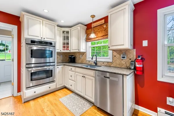 6 Beechnut Dr, Washington Twp., NJ 07853