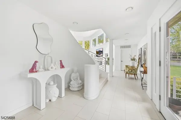 28 Glen Ct, Pompton Lakes Boro, NJ 07442