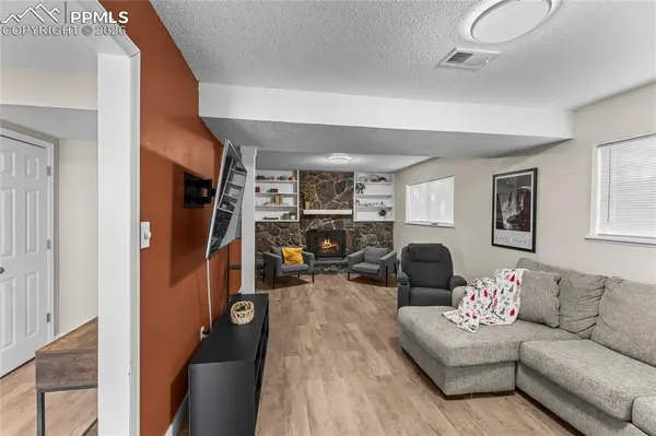 1511 Saratoga DR, Colorado Springs, CO 80910