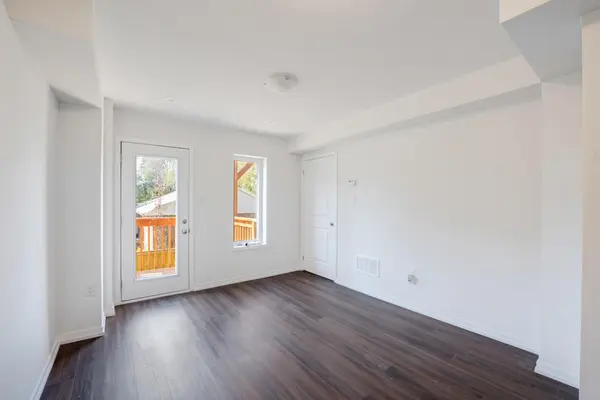 715 Heathrow PATH, Oshawa, ON L1K 3G4