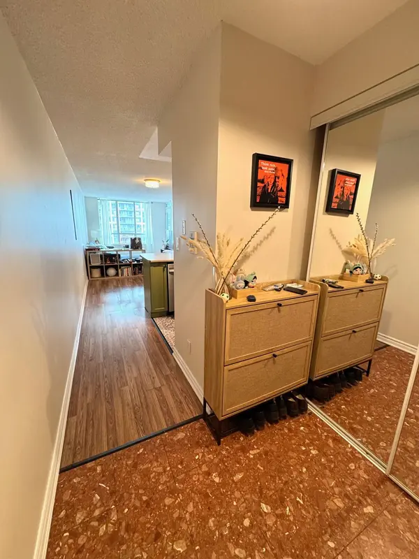 335 Rathburn RD W #917, Mississauga, ON L5B 0C8