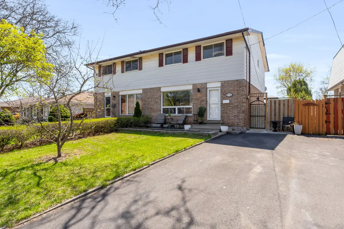 102 Berkindale DR, Hamilton, ON L8E 1M5