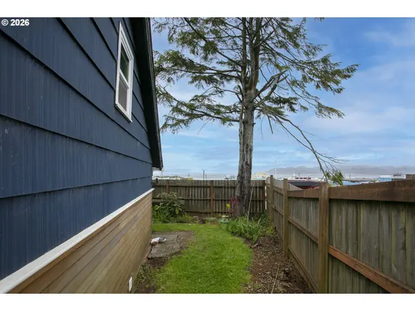 496 HAMBURG AVE, Astoria, OR 97103