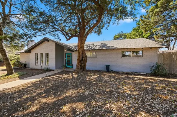 2724 Wooded Acres Drive, Waco, TX 76710