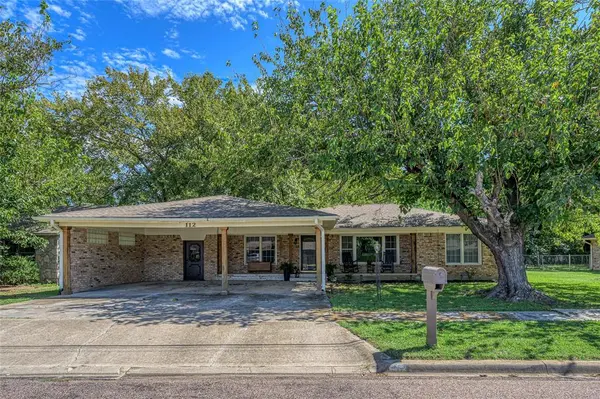 112 Pecan Street, Whitesboro, TX 76273