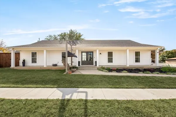 1706 Dunn Street,  Grapevine,  TX 76051