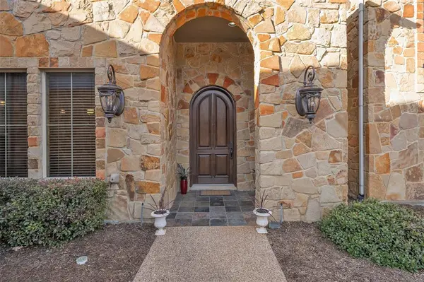 2717 S Shady Lane, Arlington, TX 76001