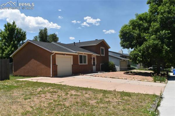 4585 Gatewood DR, Colorado Springs, CO 80916
