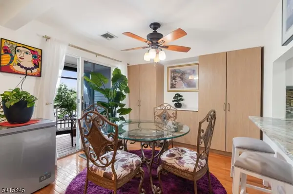 15 Boulder Run Rd, Paterson City, NJ 07501