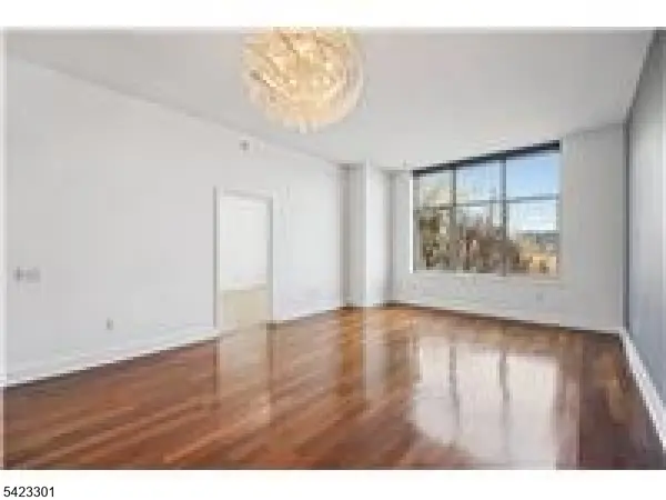 8100 River Rd #209, North Bergen Twp., NJ 07047