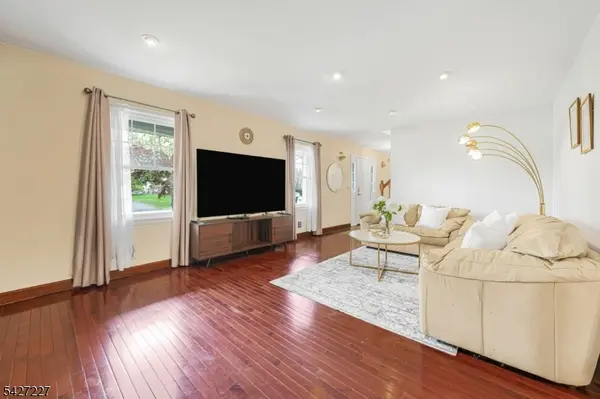 45 Holyoke Ct, Wayne Twp., NJ 07470