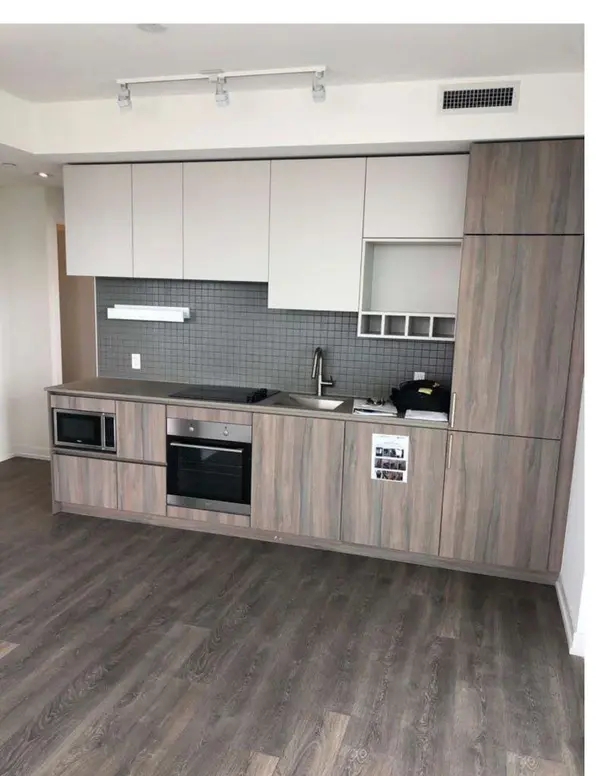 950 Portage Pkwy #2806, Vaughan, ON L4K 0J7