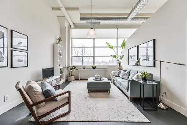 1001 Roselawn AVE #210, Toronto W04, ON M6B 4M4