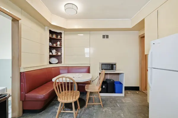 196 GLEN RD, Hamilton, ON L8S 3N4