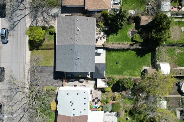 102 Berkindale DR, Hamilton, ON L8E 1M5