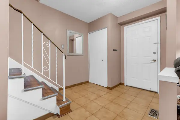 102 Berkindale DR, Hamilton, ON L8E 1M5