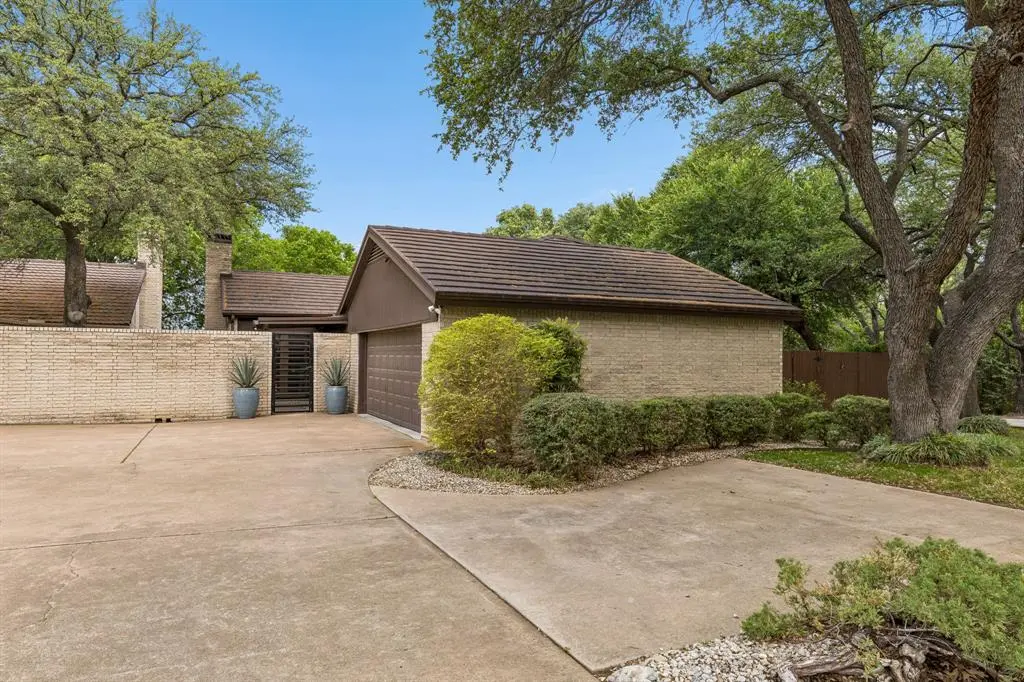 24 Legend Road, Benbrook, TX 76132