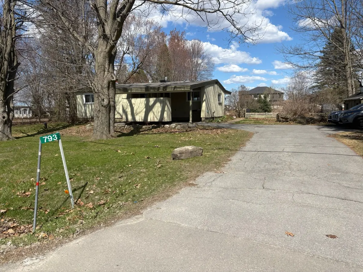 793 River RD, Blossom Park - Airport And Area, ON K4M 0T9
