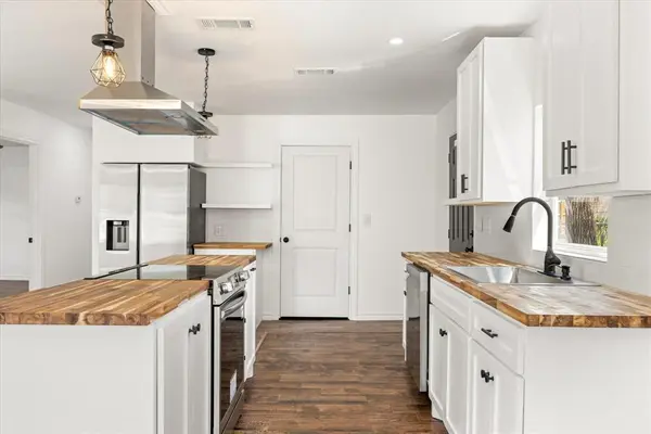 609 western hills Trail, Granbury, TX 76049