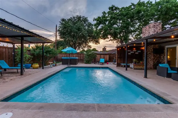 2116 Rainwood Court, Arlington, TX 76017