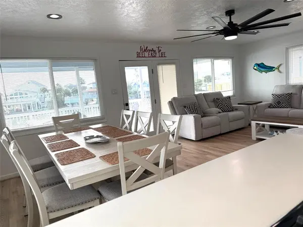 4209 W Bayside Way, Jamaica Beach, TX 77554