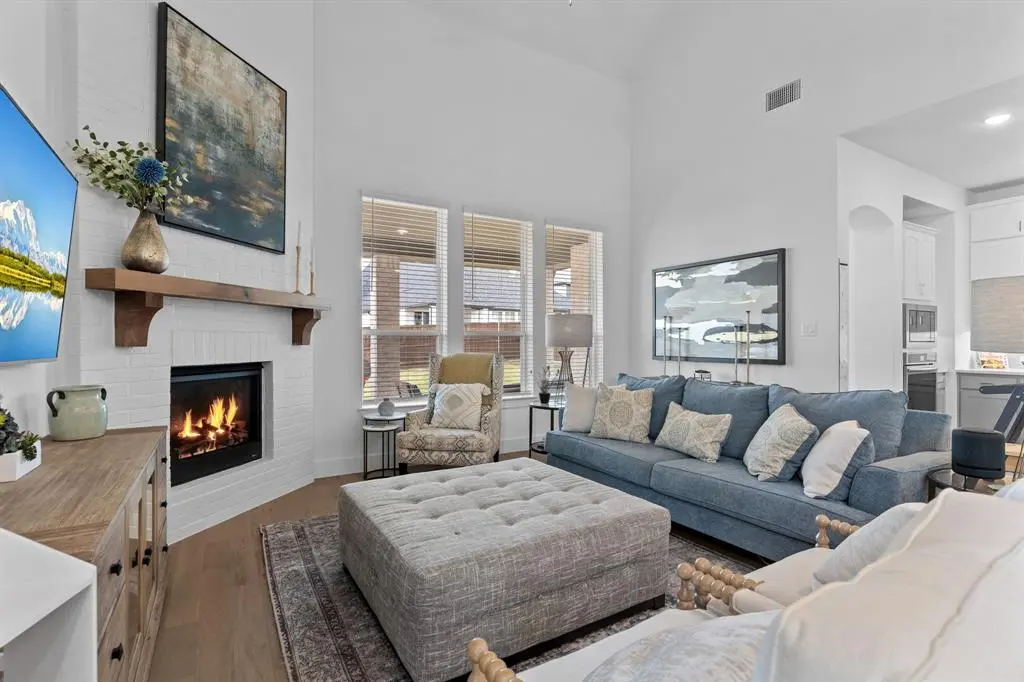 1748 Boxwood Row Drive, Aubrey, TX 76227