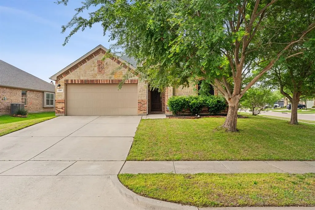 1341 Hearthstone Drive, Burleson, TX 76028