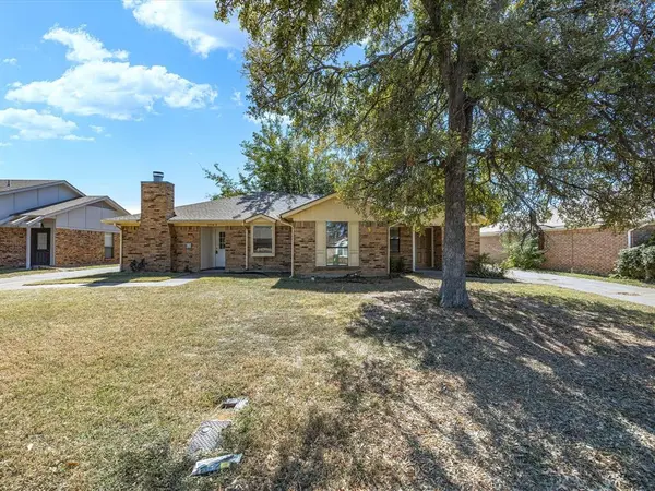 2408 Ventura Drive,  Arlington,  TX 76015