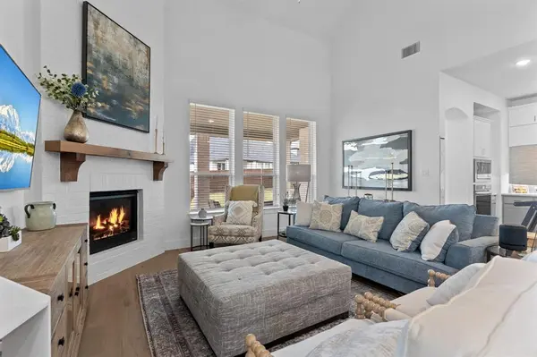 1748 Boxwood Row Drive, Aubrey, TX 76227