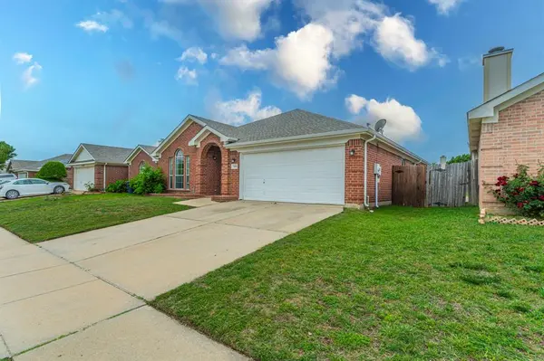 7404 Grass Valley Trail, Fort Worth, TX 76123