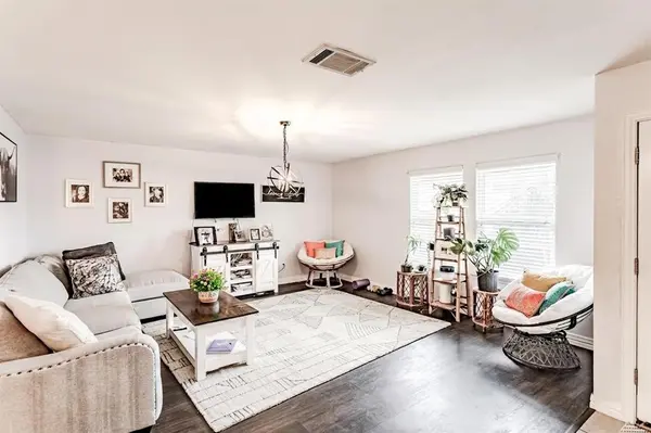 2048 Lake Trail Drive, Heartland, TX 75126