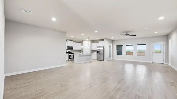 1450 CANTERBURY Trail, Desoto, TX 75115