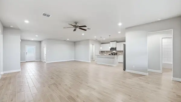 1450 CANTERBURY Trail, Desoto, TX 75115