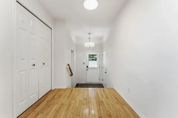 8 Wimbledon WAY, Kanata, ON K2K 3J2