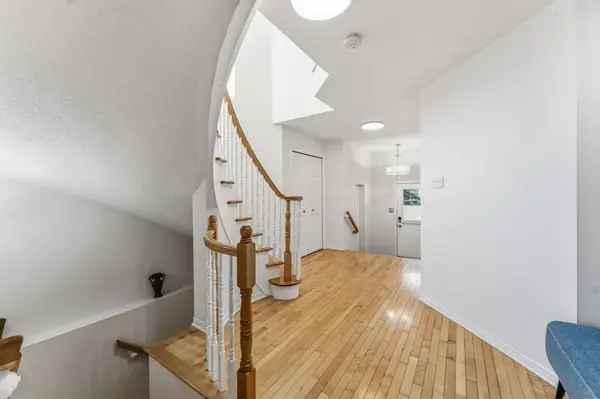 8 Wimbledon WAY, Kanata, ON K2K 3J2