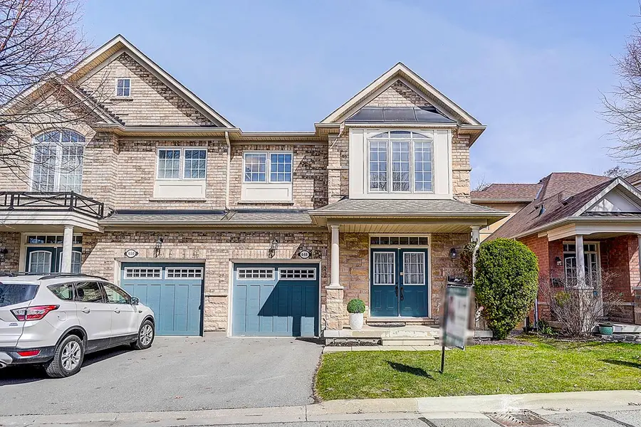 648 Tapestry LN, Newmarket, ON L3X 3C8