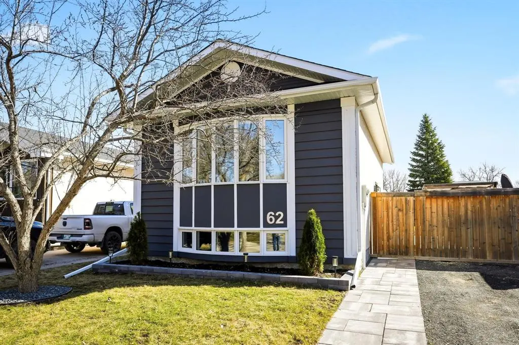 62 Goldthorpe CRES, Winnipeg, MB R2N 3E2