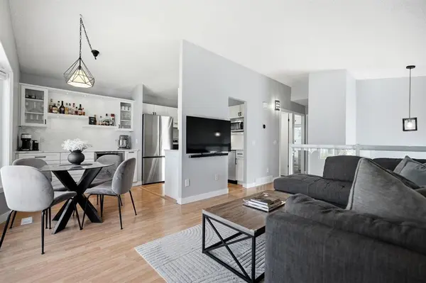 62 Goldthorpe CRES, Winnipeg, MB R2N 3E2