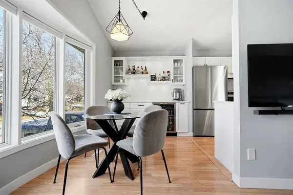 62 Goldthorpe CRES, Winnipeg, MB R2N 3E2