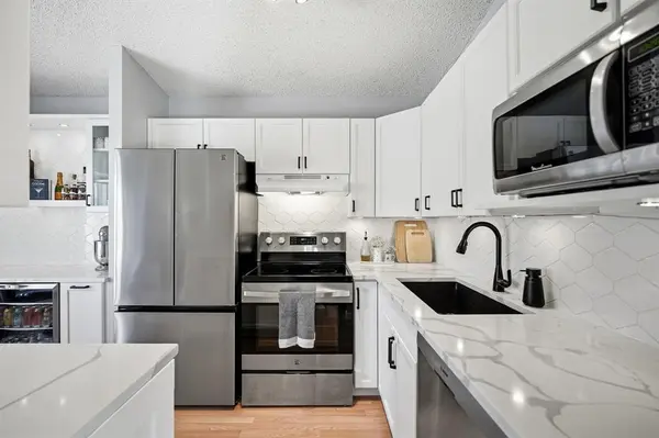 62 Goldthorpe CRES, Winnipeg, MB R2N 3E2