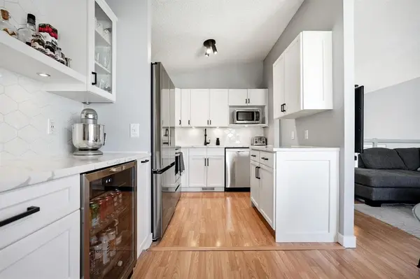 62 Goldthorpe CRES, Winnipeg, MB R2N 3E2