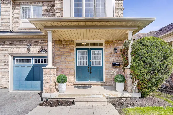 648 Tapestry LN, Newmarket, ON L3X 3C8