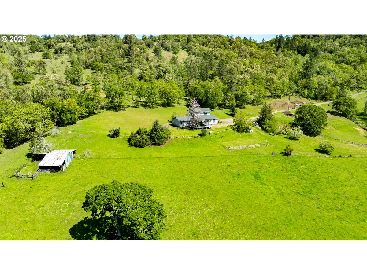 1360 SUNSHINE RD, Roseburg, OR 97470