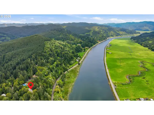 95122 MYRTLEWOOD LN, Coos Bay, OR 97420