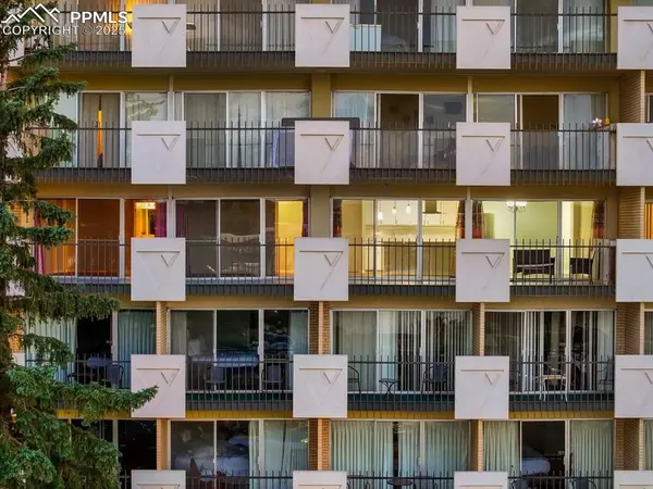 411 Lakewood CIR #B430, Colorado Springs, CO 80910