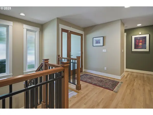 1847 WOODLAND TER, Lake Oswego, OR 97034