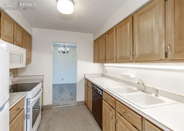 411 Lakewood CIR #A706, Colorado Springs, CO 80910