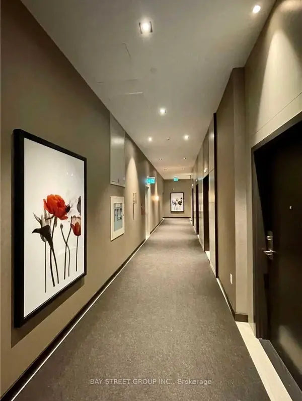 10 Honeycrisp CRES #612, Vaughan, ON L4K 0M7