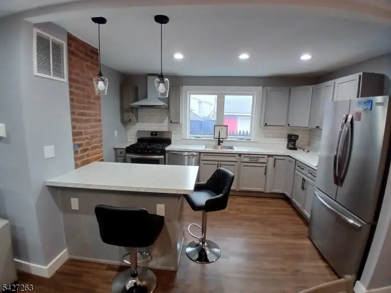 17 Thomas St, Bloomfield Twp., NJ 07003