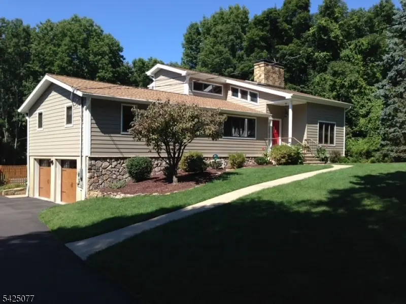 4 Valley Pl, Chester Twp., NJ 07930
